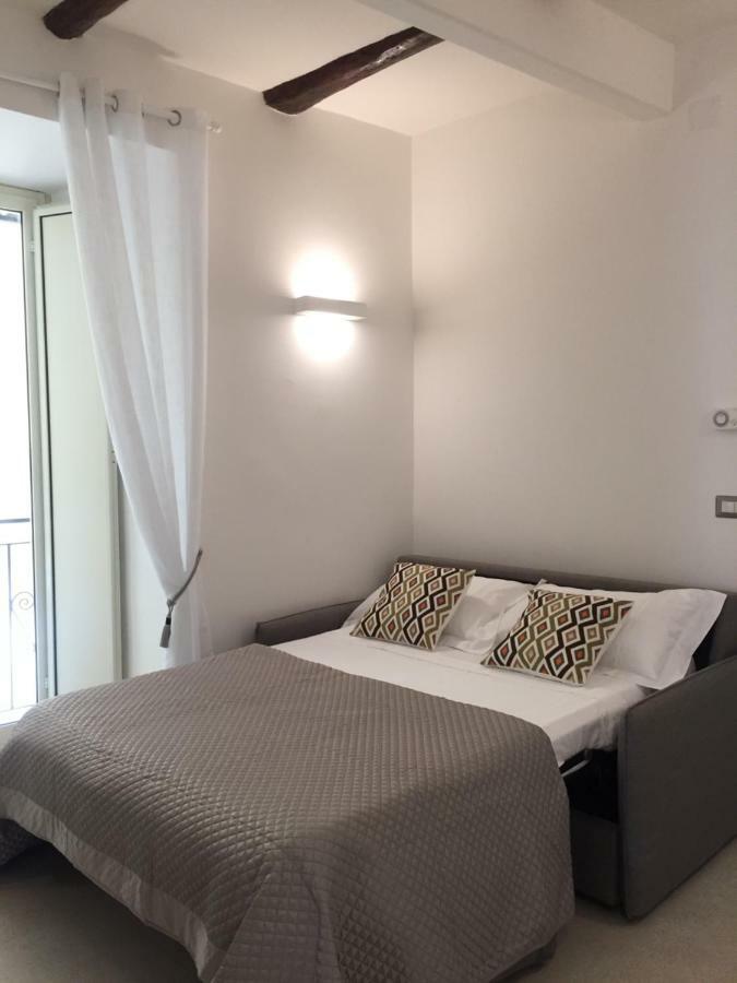 Napoli Plebiscito Apartment ภายนอก รูปภาพ