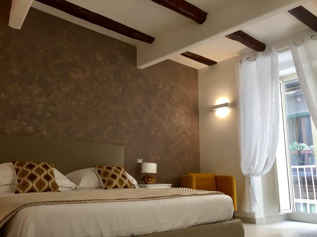 Napoli Plebiscito Apartment ภายนอก รูปภาพ