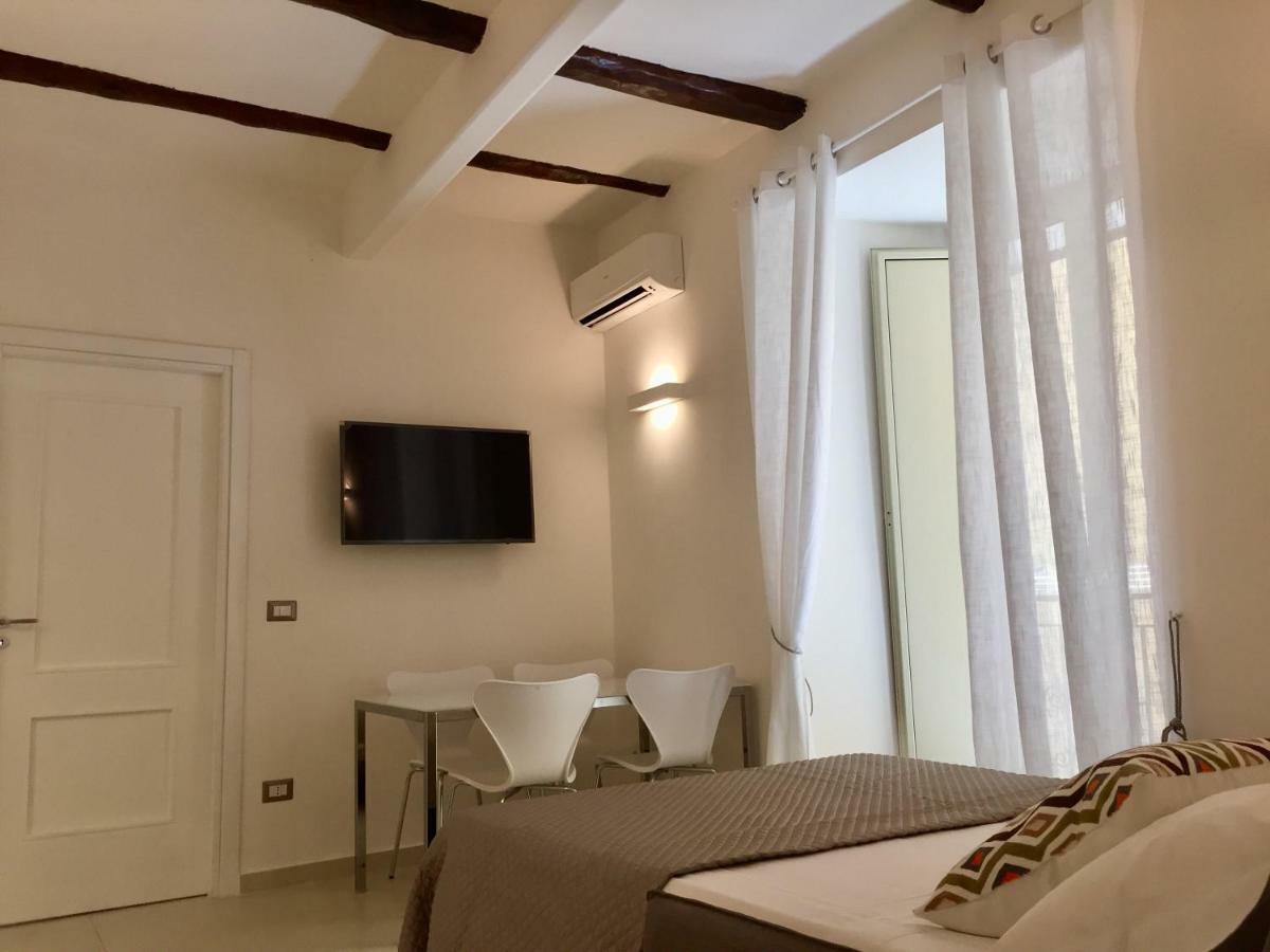 Napoli Plebiscito Apartment ภายนอก รูปภาพ