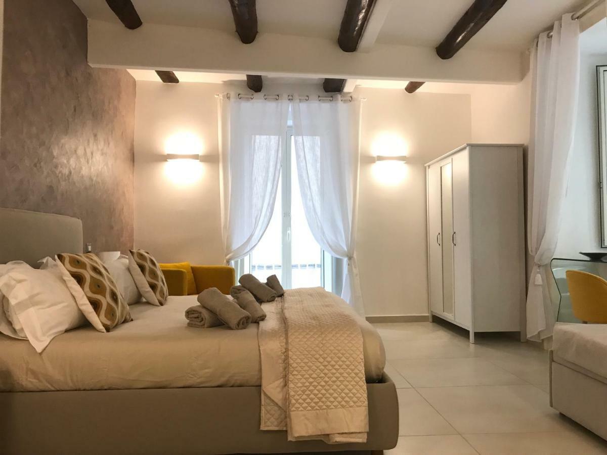Napoli Plebiscito Apartment ภายนอก รูปภาพ