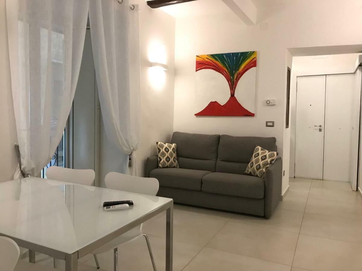 Napoli Plebiscito Apartment ภายนอก รูปภาพ