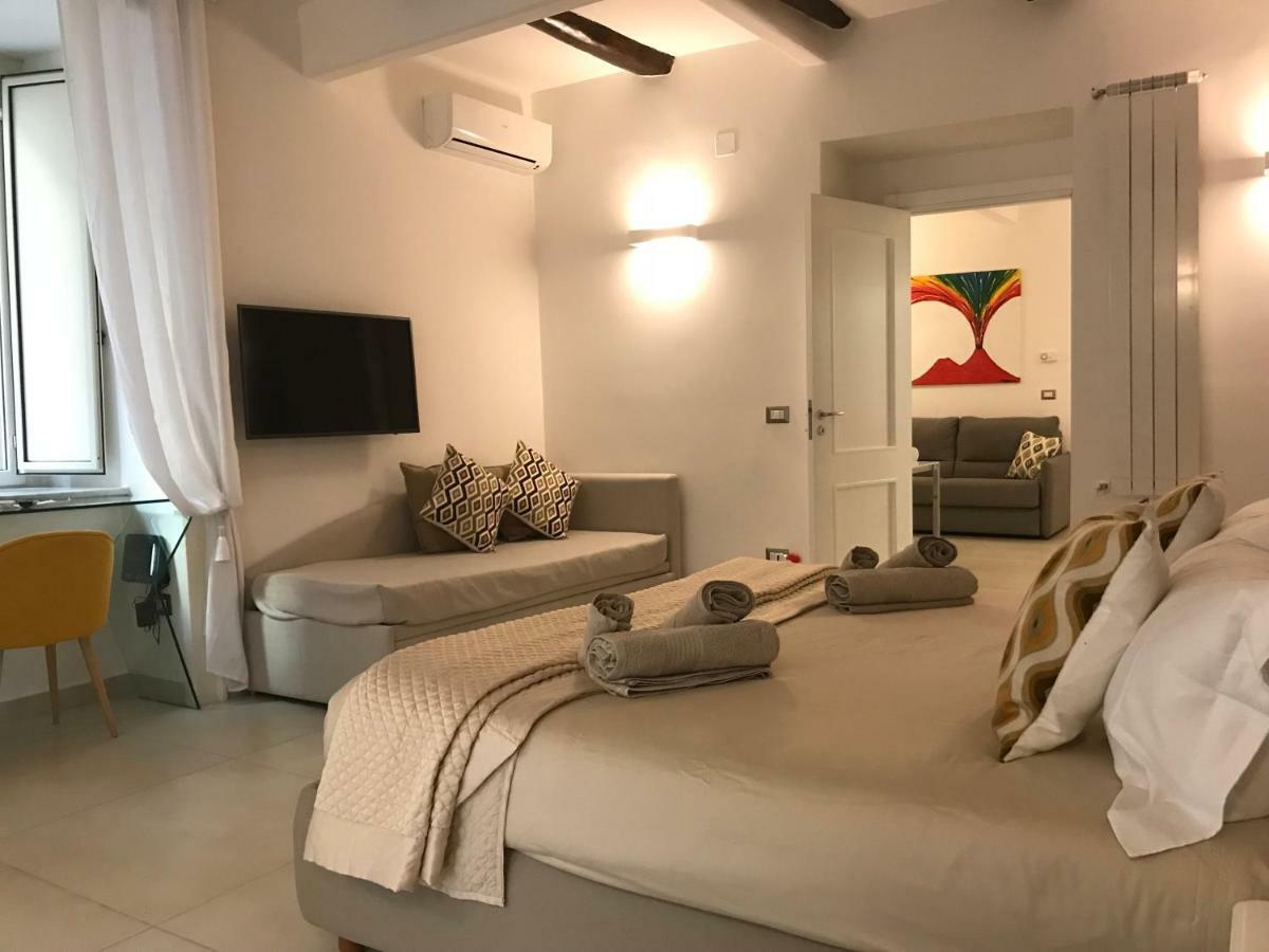 Napoli Plebiscito Apartment ภายนอก รูปภาพ